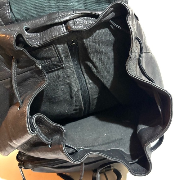 Kenneth Cole unisex vintage unisex Elegant Black distressed Leather Backpack - Picture 6 of 8